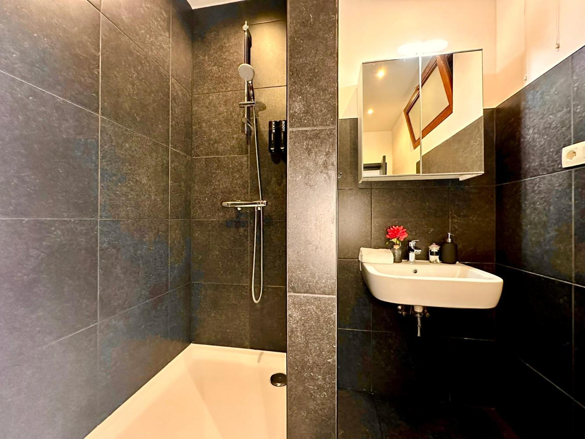 Luxury Suites Centrum By Rikas Hotels アントウェルペン エクステリア 写真