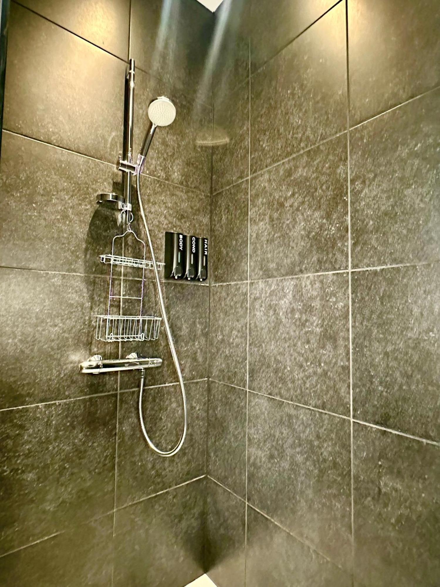 Luxury Suites Centrum By Rikas Hotels アントウェルペン エクステリア 写真