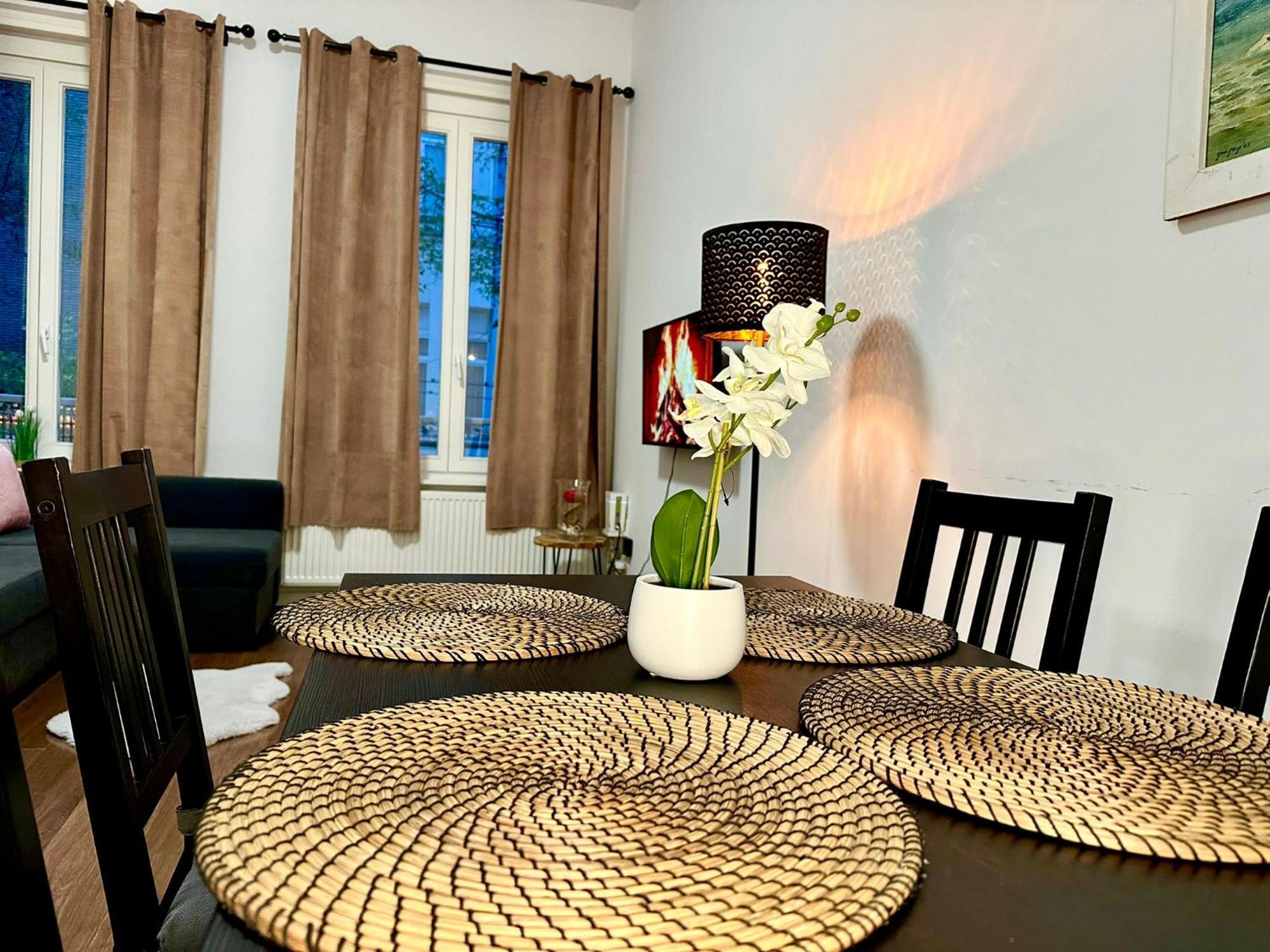 Luxury Suites Centrum By Rikas Hotels アントウェルペン エクステリア 写真