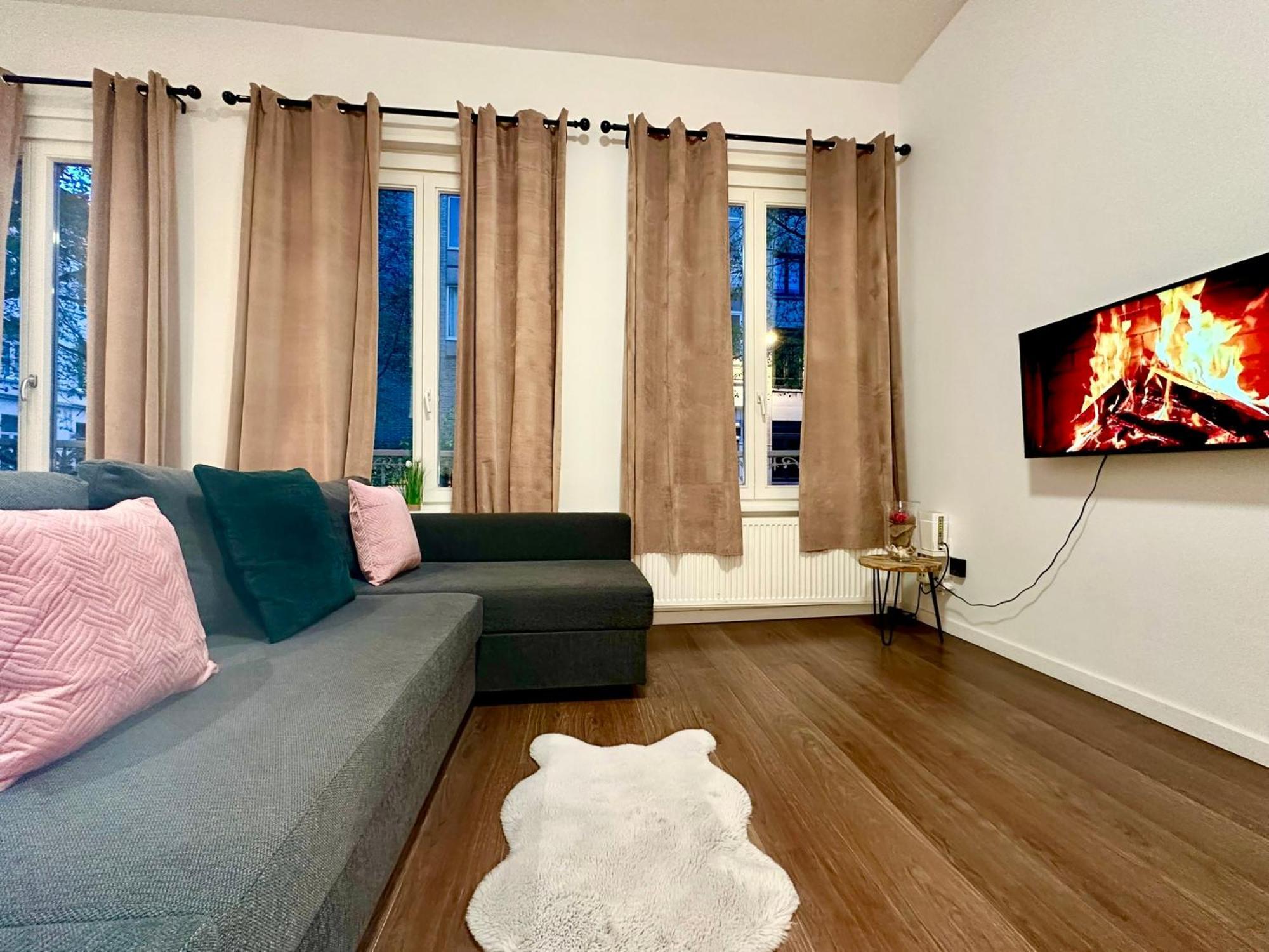 Luxury Suites Centrum By Rikas Hotels アントウェルペン エクステリア 写真