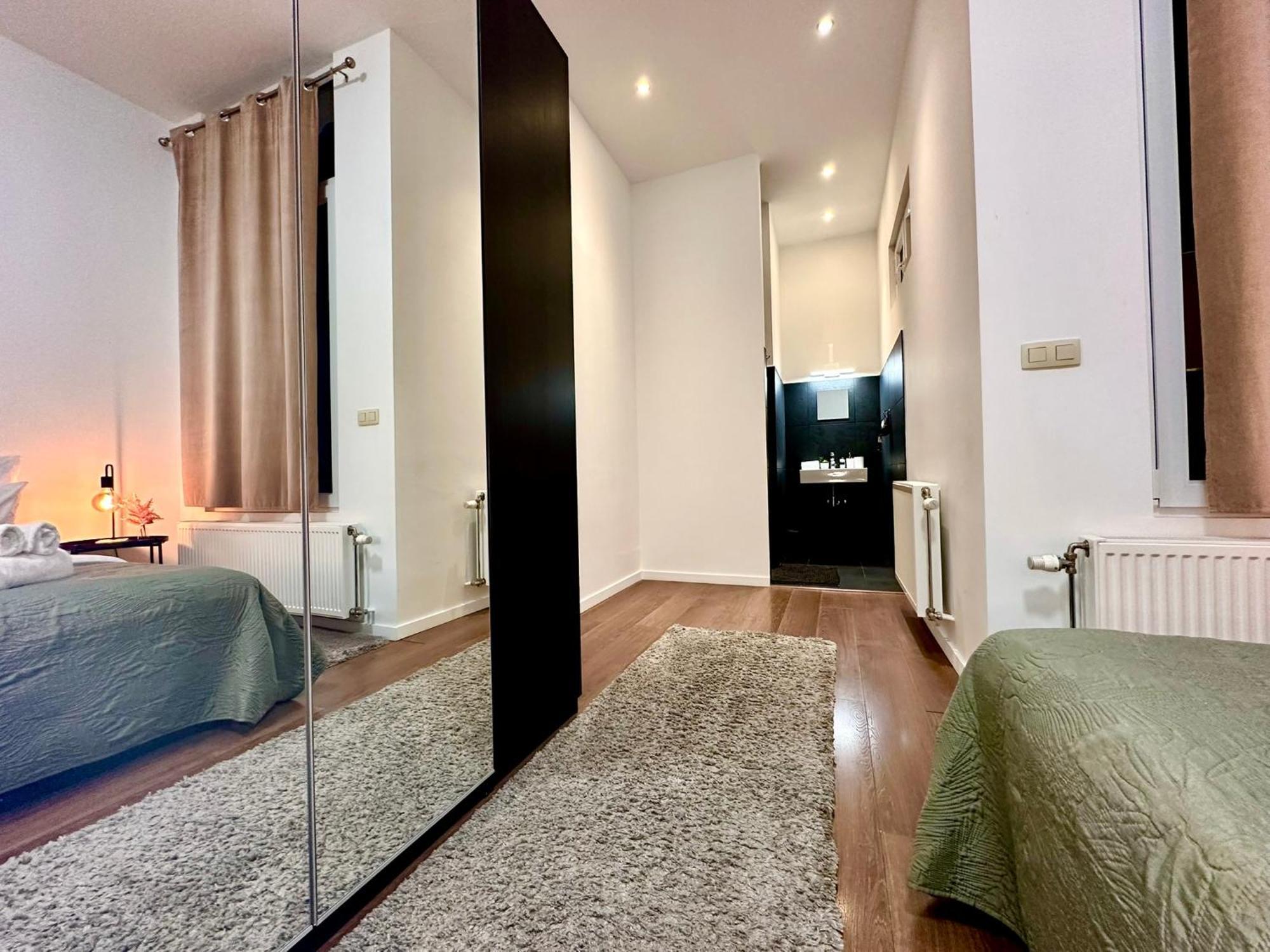 Luxury Suites Centrum By Rikas Hotels アントウェルペン エクステリア 写真